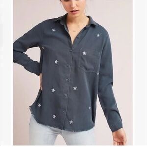 ANTHROPOLOGIE Cloth & Stone Lyocell Button Down Raw Hem Silver Star Shirt Size L